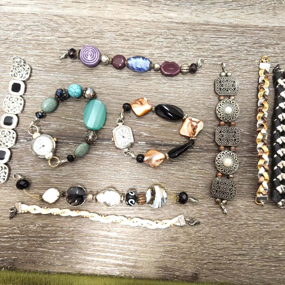 Watches with changeable wrist bands